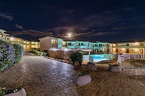 Hotel with swimming pool just 300 mt from the Baia delle Mimose-beach