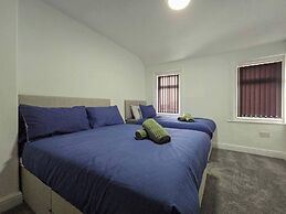 Blackpool Bliss - Spacious 4-bed Apartment