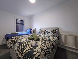 Blackpool Bliss - Spacious 4-bed Apartment