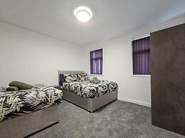 Blackpool Bliss - Spacious 4-bed Apartment