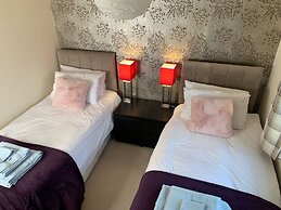 Sleeps 4/6 pet Friendly Parking nr Nec/warwick uni