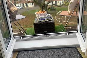 Sleeps 4/6 pet Friendly Parking nr Nec/warwick uni