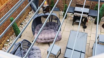 Housesleep14-freep-garden-bbq-patio-pooltable