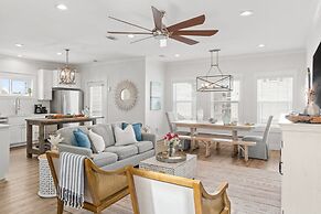 Blue Surf Lane Miramar Beach Home w Pool Firepit Golf Cart Quick Beach