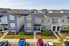 Spacious 5BR Home With Pool Near Top Attractions