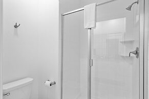 Spacious 5BR Home With Pool Near Top Attractions