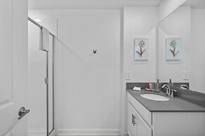 Spacious 5BR Home With Pool Near Top Attractions