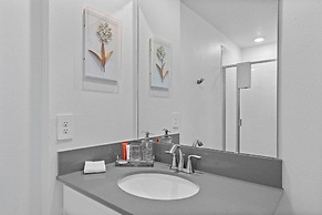 Spacious 5BR Home With Pool Near Top Attractions