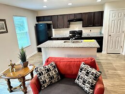 3 Bed Home 5 Mins to JAX Airport & Zoo