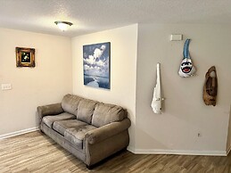 3 Bed Home 5 Mins to JAX Airport & Zoo