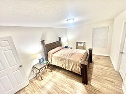 3 Bed Home 5 Mins to JAX Airport & Zoo