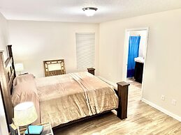 3 Bed Home 5 Mins to JAX Airport & Zoo
