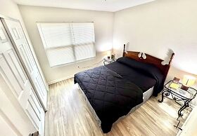 3 Bed Home 5 Mins to JAX Airport & Zoo