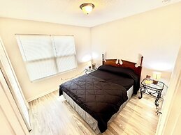 3 Bed Home 5 Mins to JAX Airport & Zoo