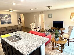 3 Bed Home 5 Mins to JAX Airport & Zoo