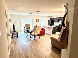 3 Bed Home 5 Mins to JAX Airport & Zoo