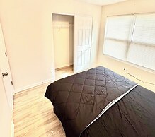 3 Bed Home 5 Mins to JAX Airport & Zoo