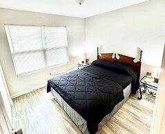 3 Bed Home 5 Mins to JAX Airport & Zoo