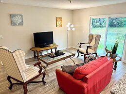 3 Bed Home 5 Mins to JAX Airport & Zoo