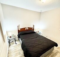 3 Bed Home 5 Mins to JAX Airport & Zoo