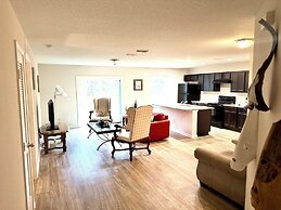 3 Bed Home 5 Mins to JAX Airport & Zoo