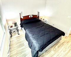 3 Bed Home 5 Mins to JAX Airport & Zoo