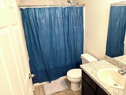 3 Bed Home 5 Mins to JAX Airport & Zoo