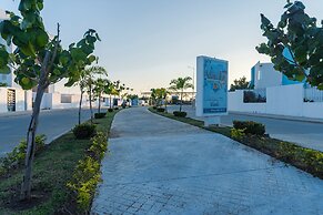 Acapulco Penthouse with 2 Bedrooms Pool
