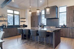 Orion by Avantstay Luxury 5bdr Ski Home w Views Minutes to Deer Valley