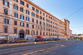 Rome Termini Caesar Coulour Suite