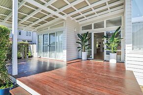 Luxe Waterfront Stay -Tallebudgera Creek