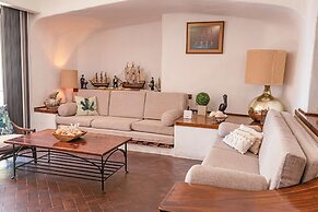 Flat with Unbeatable Views & 2 Bedrooms