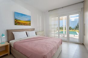 Blue Hills Villas by Estia Yellow 2