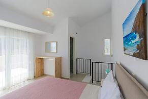 Blue Hills Villas by Estia Yellow 2