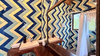 Hippie Chit Jungle Hotel