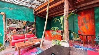 Hippie Chit Jungle Hotel
