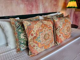 Hippie Chit Jungle Hotel