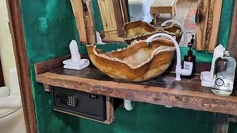 Hippie Chit Jungle Hotel