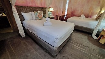 Hippie Chit Jungle Hotel