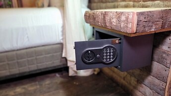 Hippie Chit Jungle Hotel