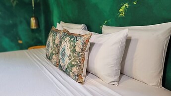 Hippie Chit Jungle Hotel