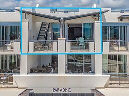 Luxe Oceanfront Haven with a Rooftop Spa