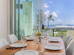 Luxe Oceanfront Haven with a Rooftop Spa