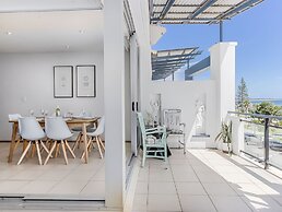 Luxe Oceanfront Haven with a Rooftop Spa