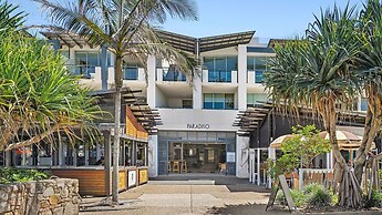 Luxe Oceanfront Haven with a Rooftop Spa