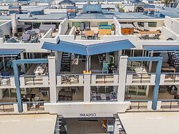 Luxe Oceanfront Haven with a Rooftop Spa