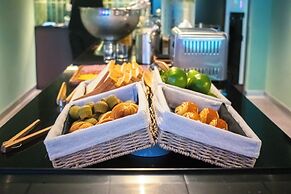 M Village Hotel Tao Dan Park