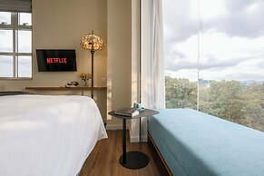 M Village Hotel Tao Dan Park