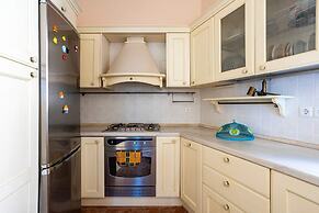 Beachfront Serenity - Petalidi s Moorea Gem