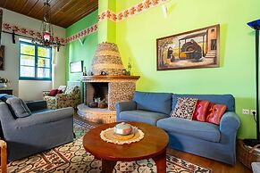 Beachfront Serenity - Petalidi s Moorea Gem